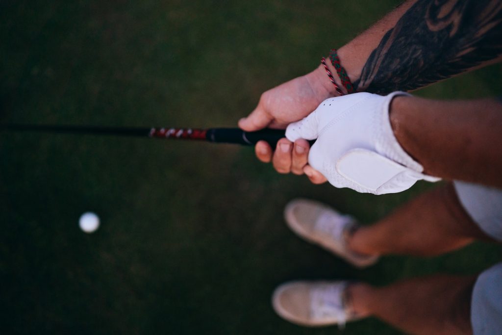 Choosing the Perfect Golf Grip Comparing Overlapping and Interlocking